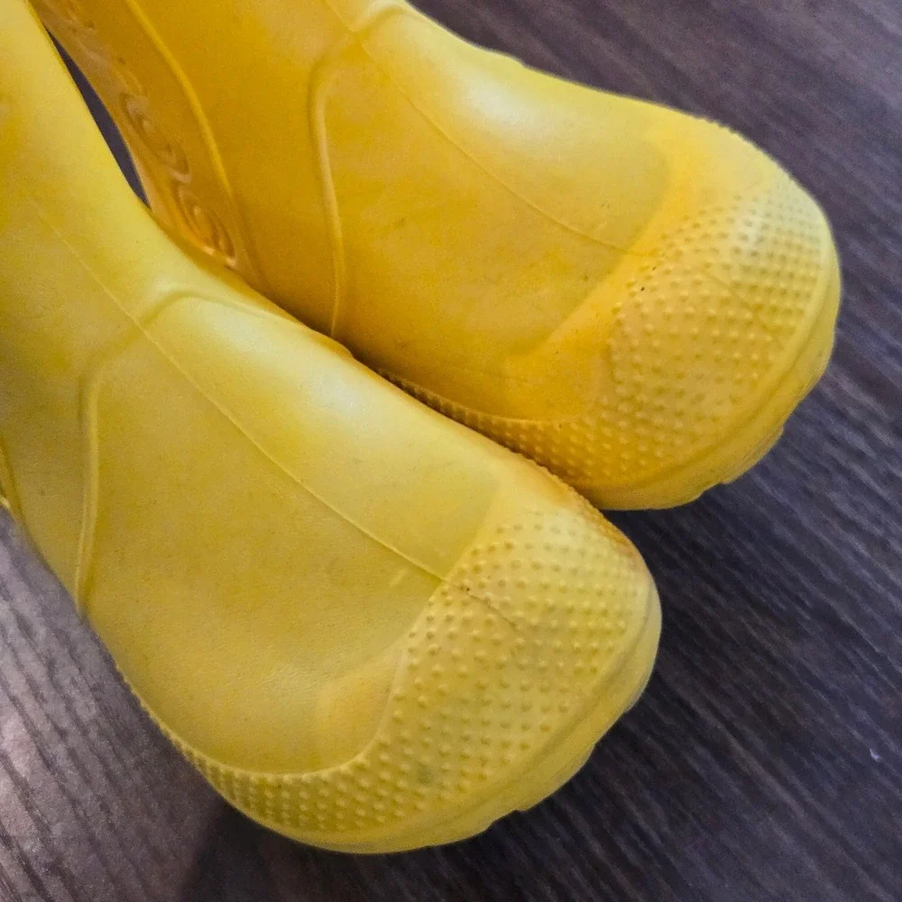 Crocs Kids Handle It Rain Boots Yellow Waterproof Slip On C9 12803